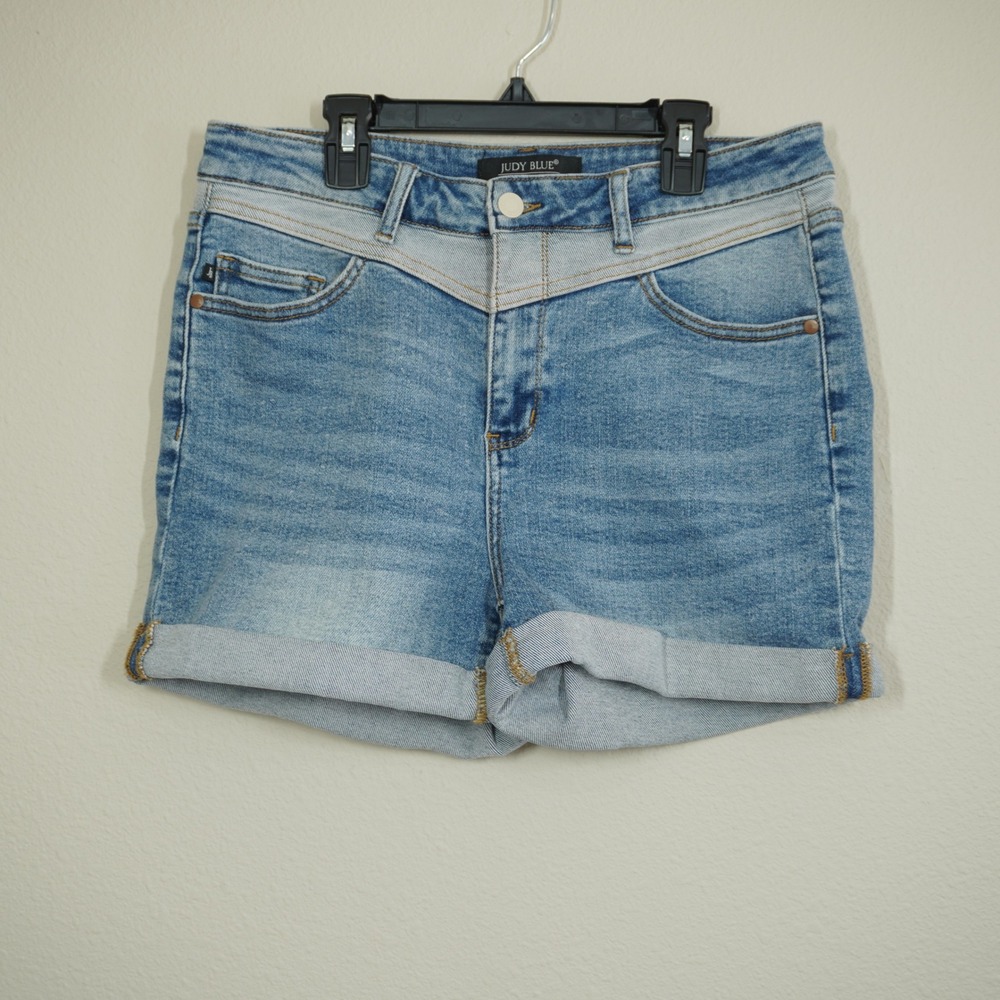 Judy Blue Size Large Blue Medium Wash V-Yoke Cuffed Denim Jean Shorts Casual